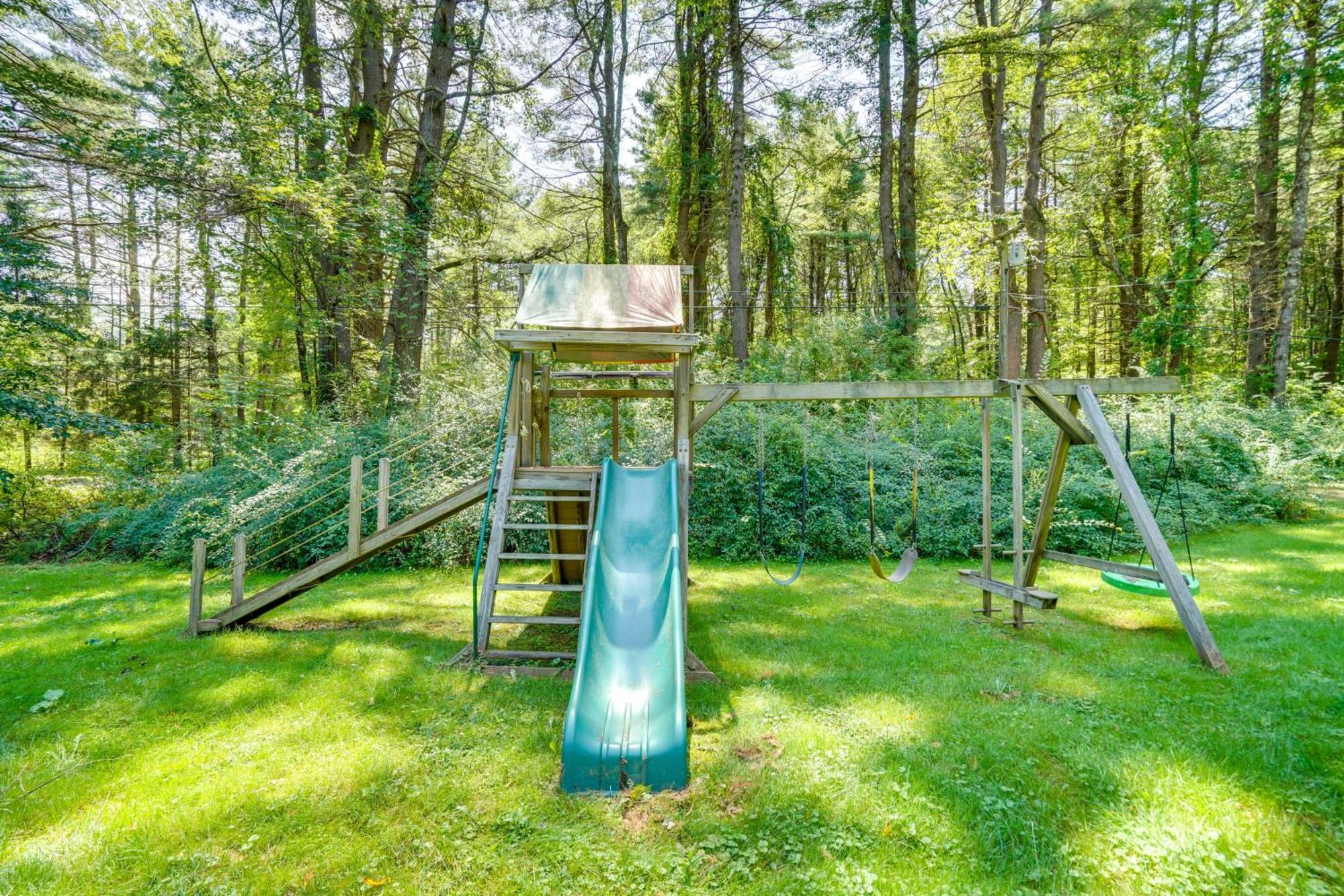 Berkshire Hideaway With Fire Pit And Playground! Villa Canaan Exterior photo